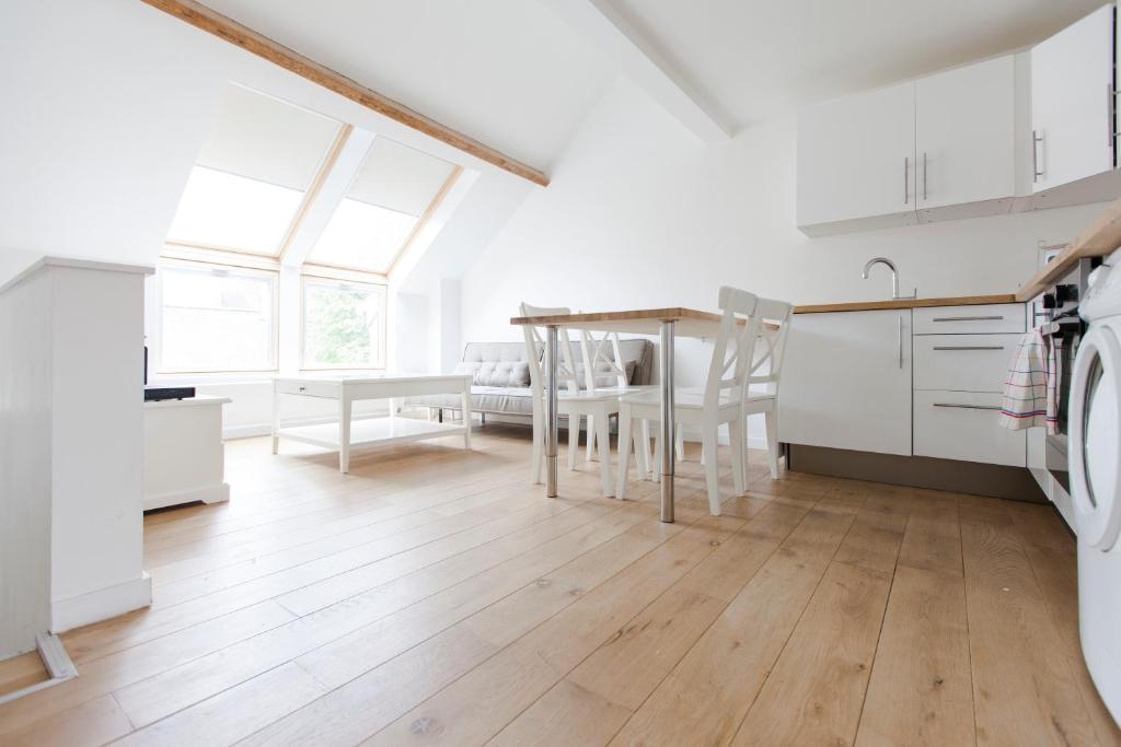 Louise Uptown Apartments Brussel Kamer foto